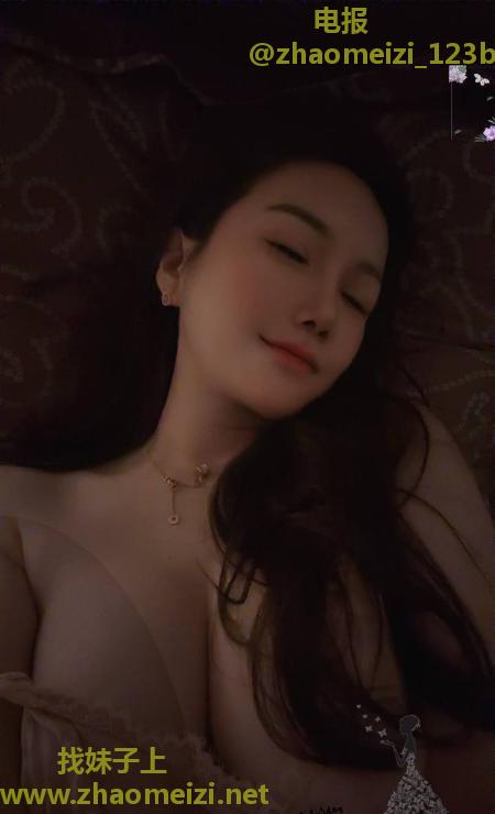 混血大胸颜值老师