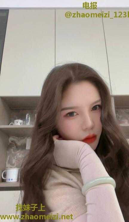 高颜大奶一线天