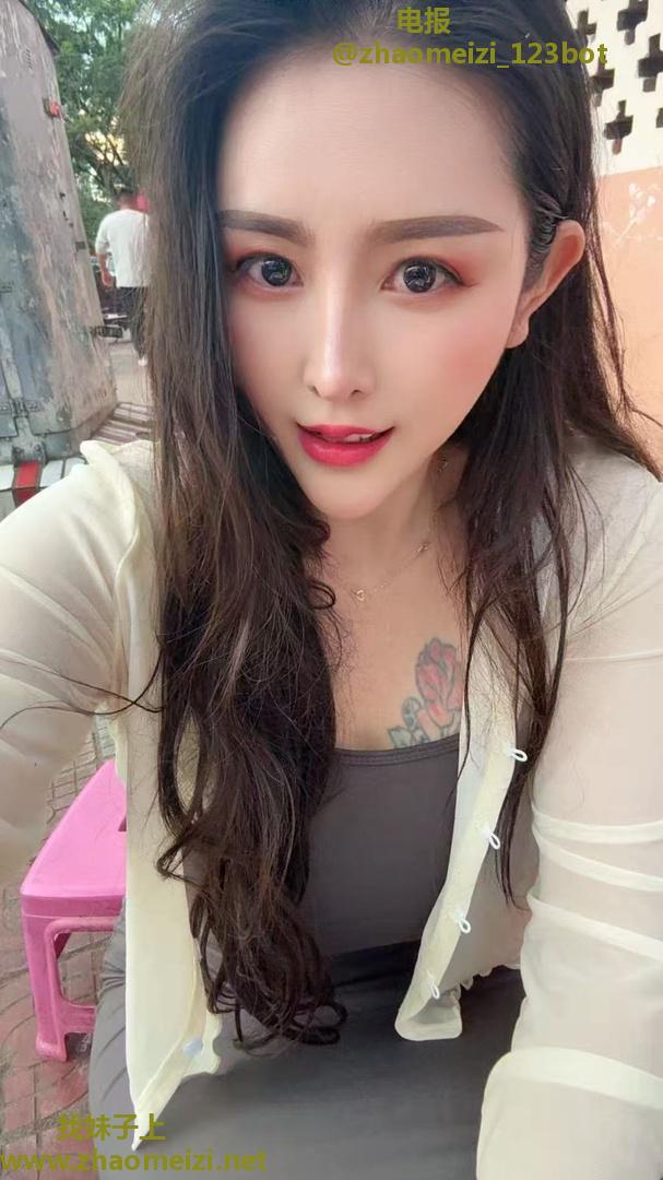 气质骚气大胸妹