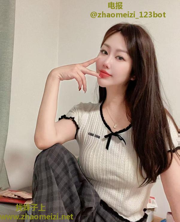 反差强烈的御姐