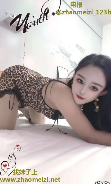 贴身热舞舌吻豹纹姐姐