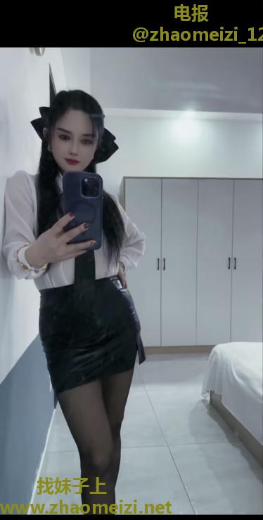 贴身热舞舌吻豹纹姐姐