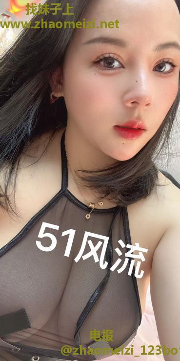 可舌吻情趣诱惑大奶