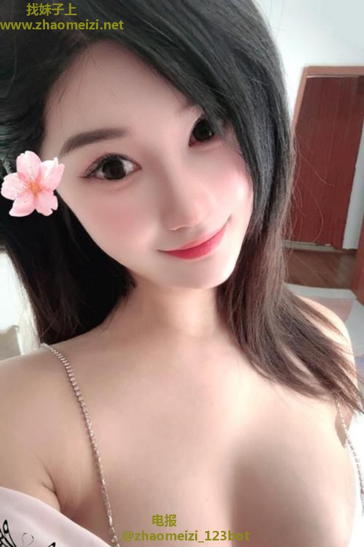 小嫩妹兼职乖巧很配合