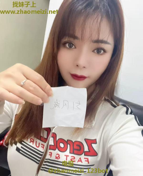 龙华丰满尤物小甜心