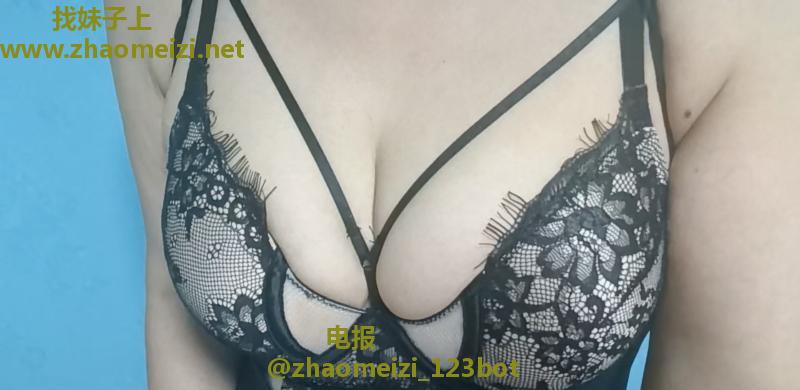 大屁股长腿骚姐姐