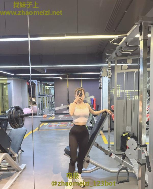 服务控性感身材苏沫