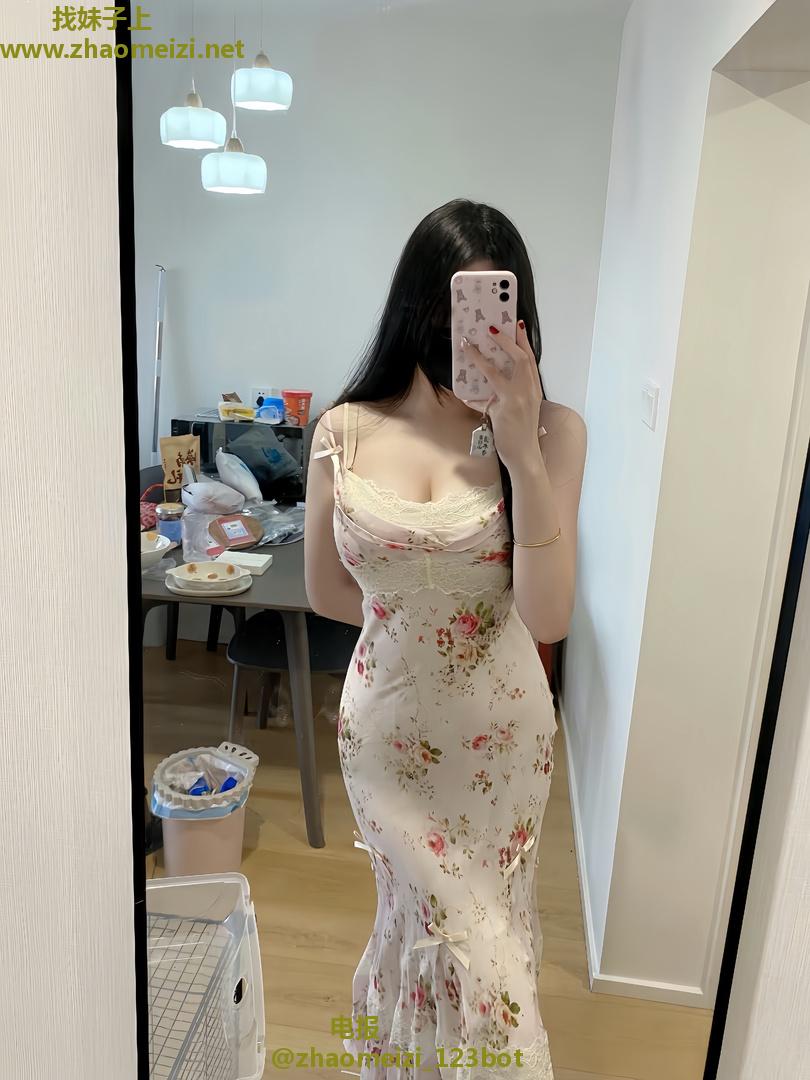 江宁性感美乳身材好