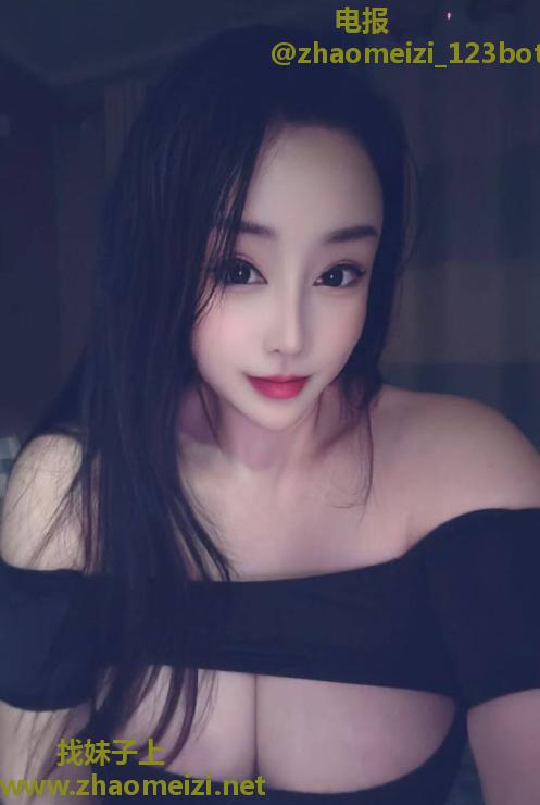 前凸后翘大胸御姐