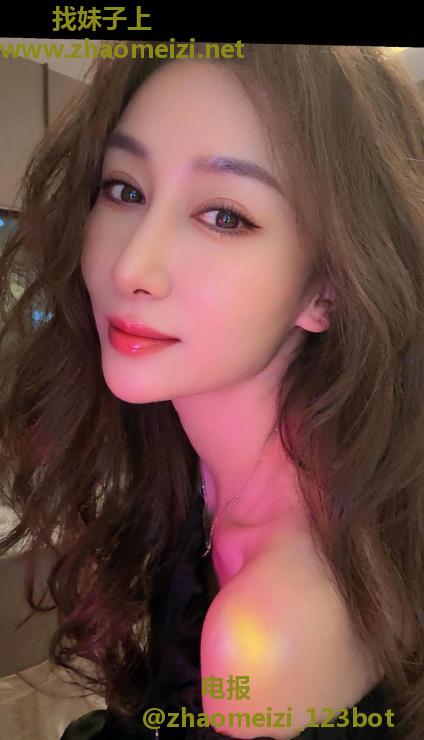 身材高挑大胸老师