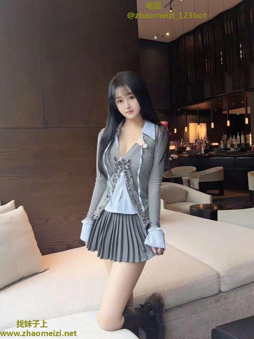 女大学生实习兼职