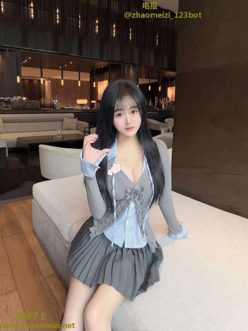 女大学生实习兼职