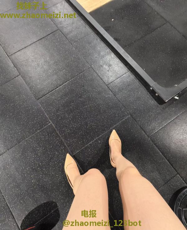 包河爱运动马甲线少妇