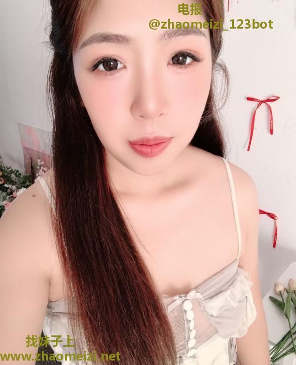 美胸小骚妇