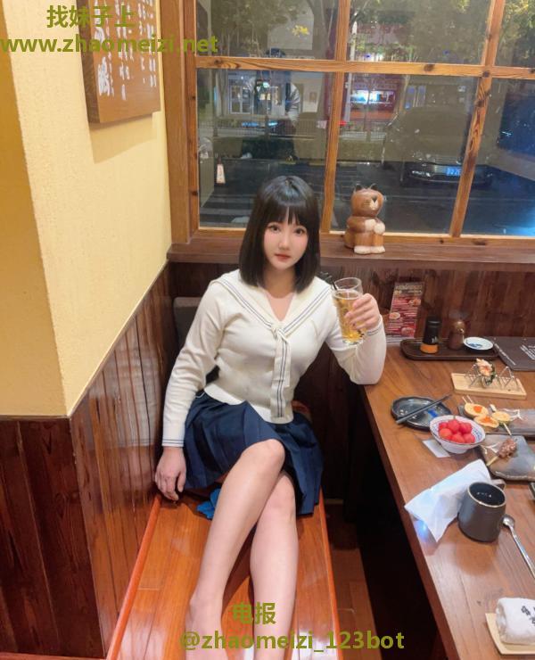 肤白大胸颜值老师