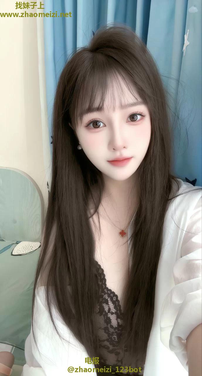 00后粉嫩大胸兼职妹子