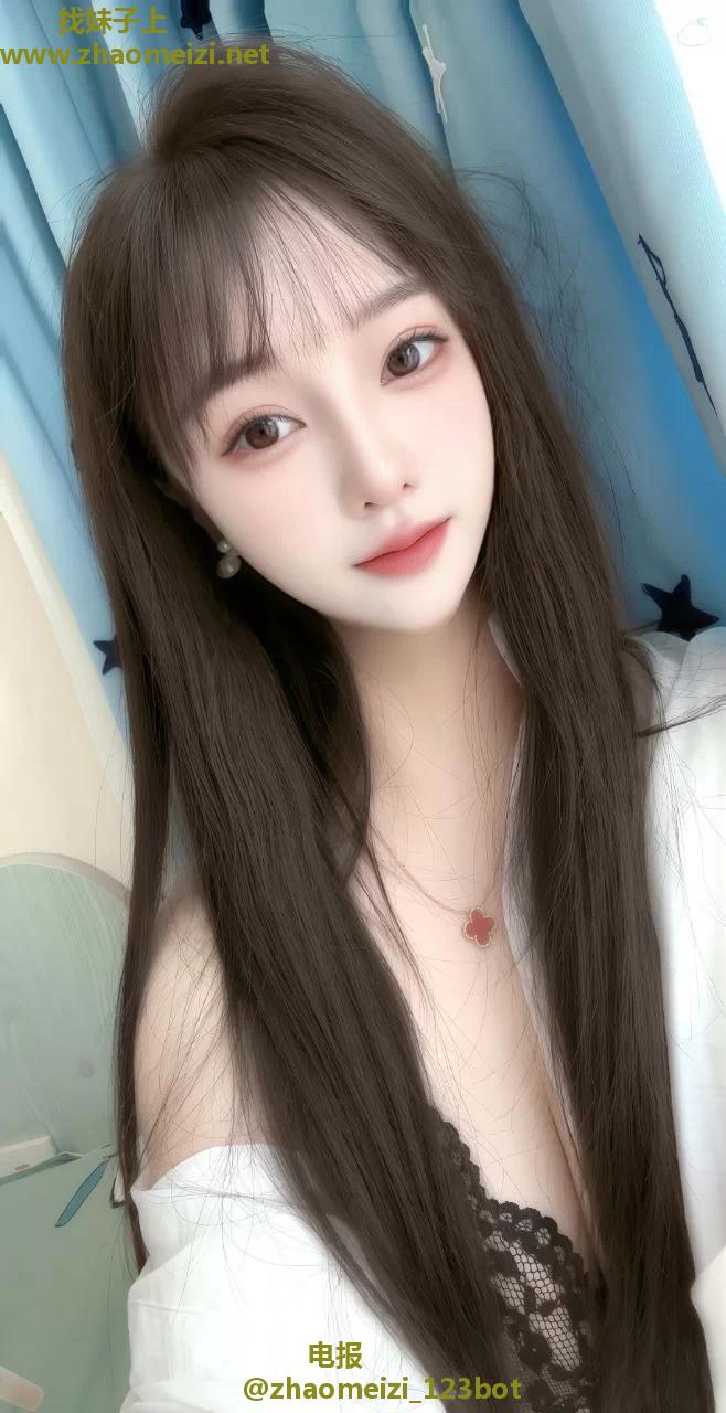 00后粉嫩大胸兼职妹子