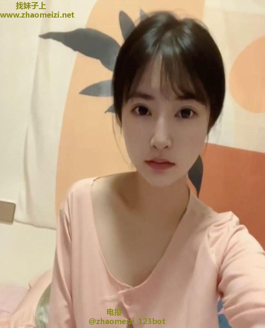 风骚美乳舌吻粉嫩少女