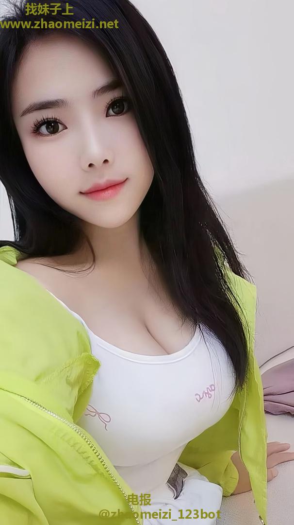 白云丰满情趣小骚货