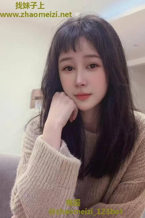 东站娃娃脸巨乳少妇