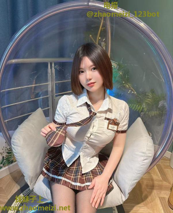 身材丰满小巧妹子