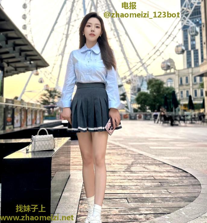 大胸气质小美女