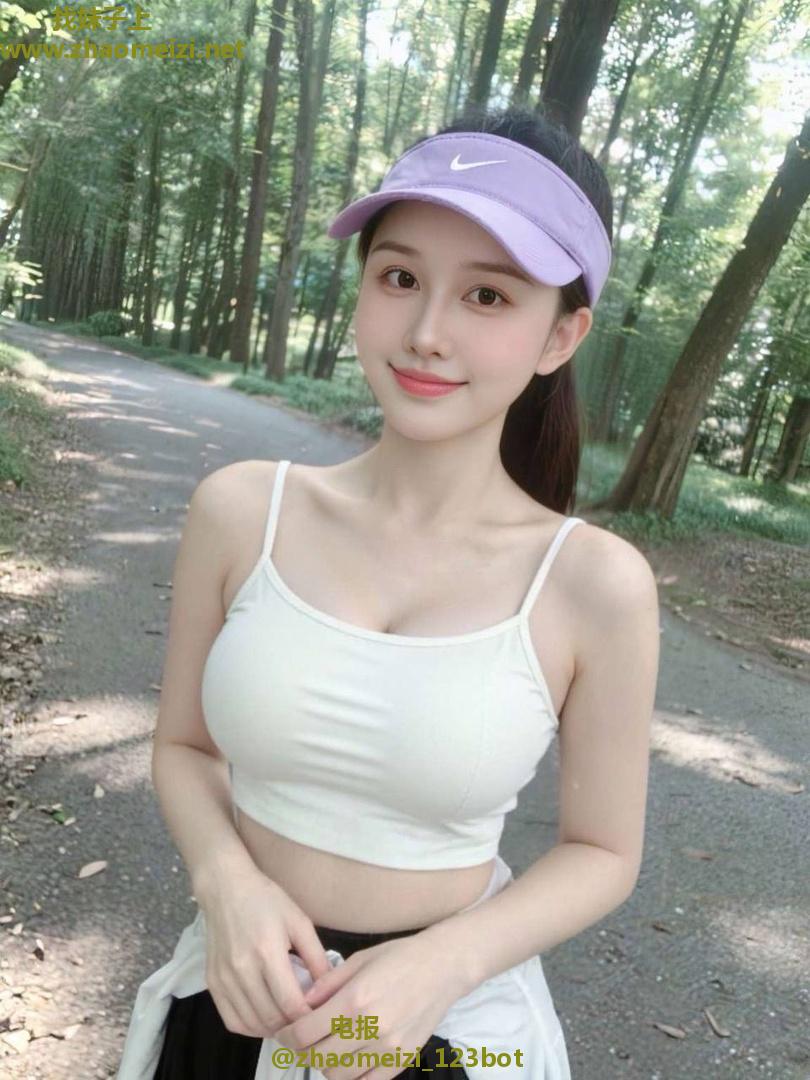 水嫩白皙健身教练