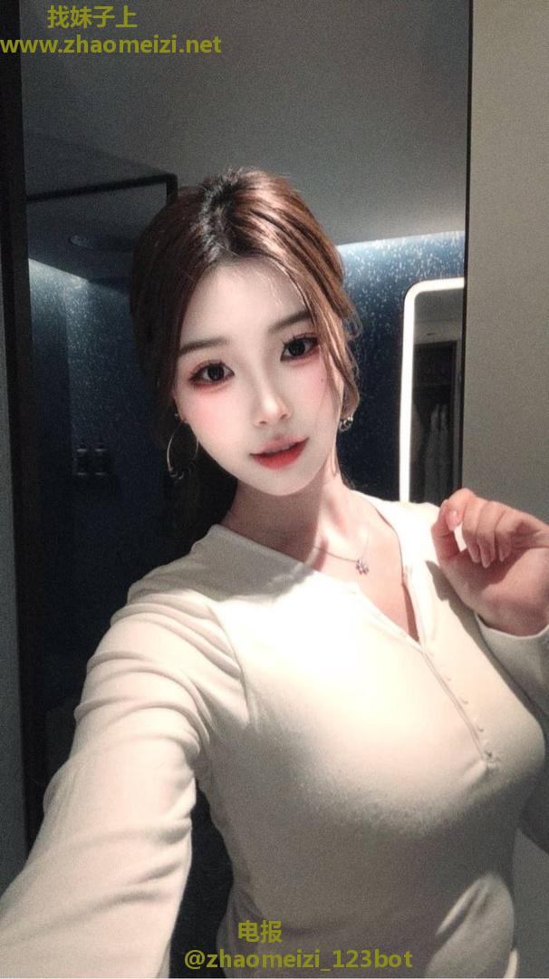 白嫩丰满巨乳妹妹