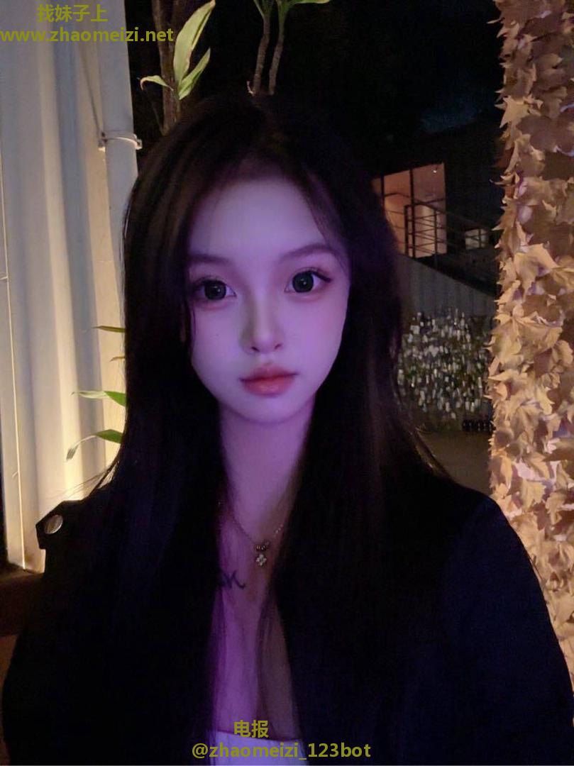 超诱人反差眼镜妹