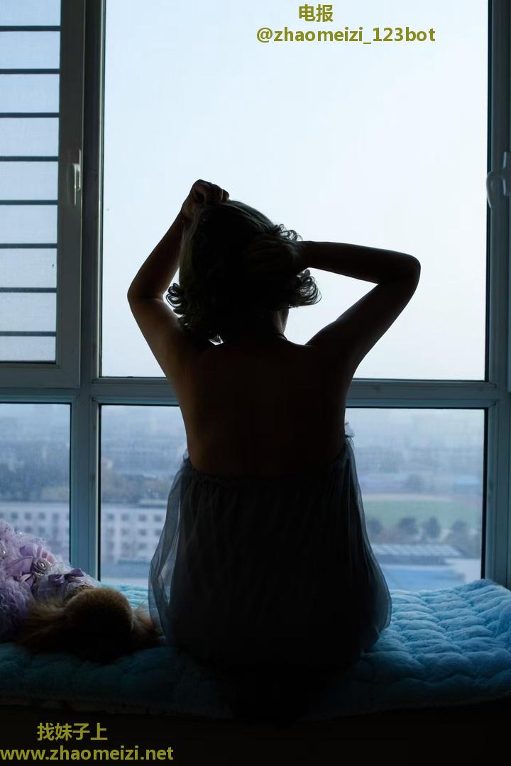 莞式服务能三通的风骚少妇