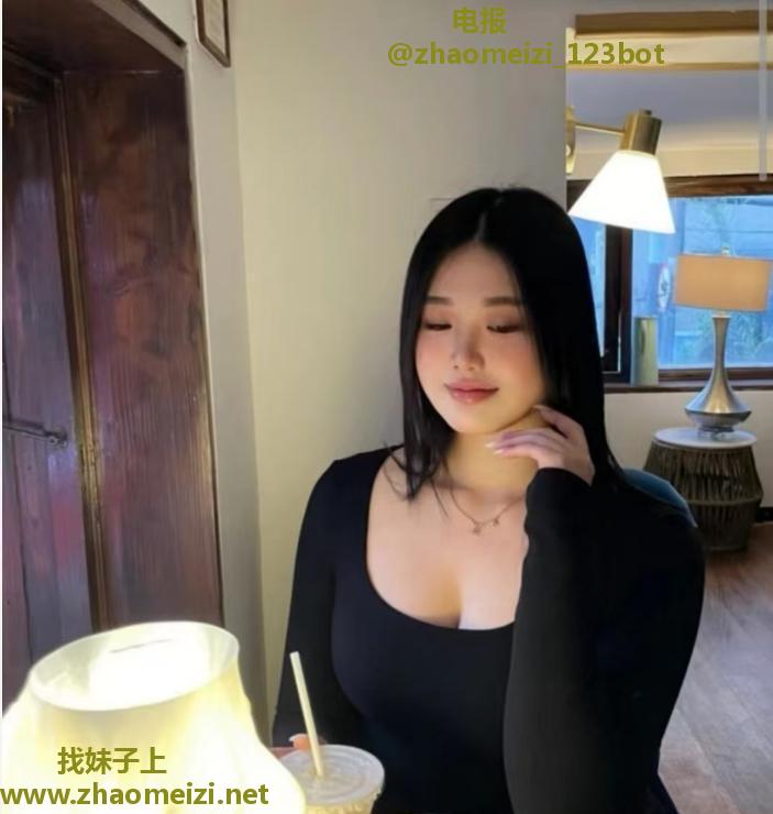 双飞肥臀姐妹花