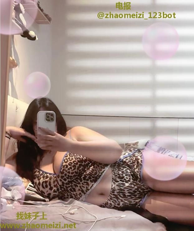 双飞肥臀姐妹花