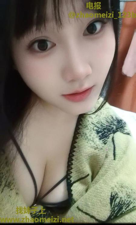 瑶海眼镜妹笑笑