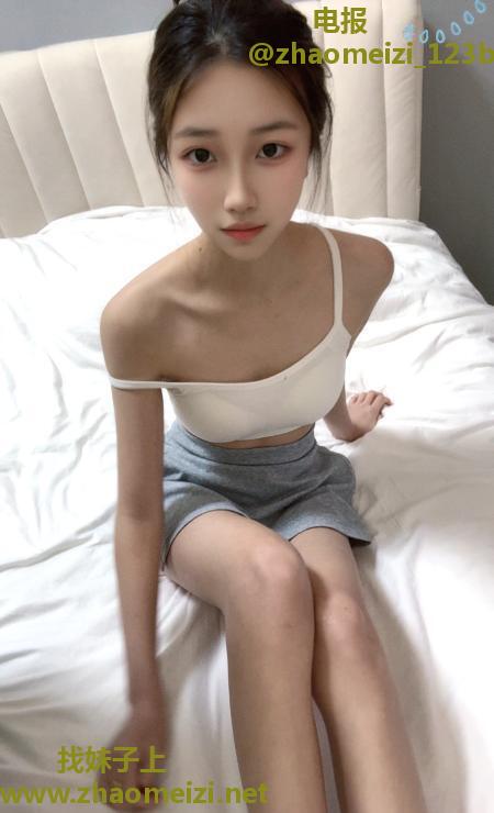 板田纯素颜学生妹