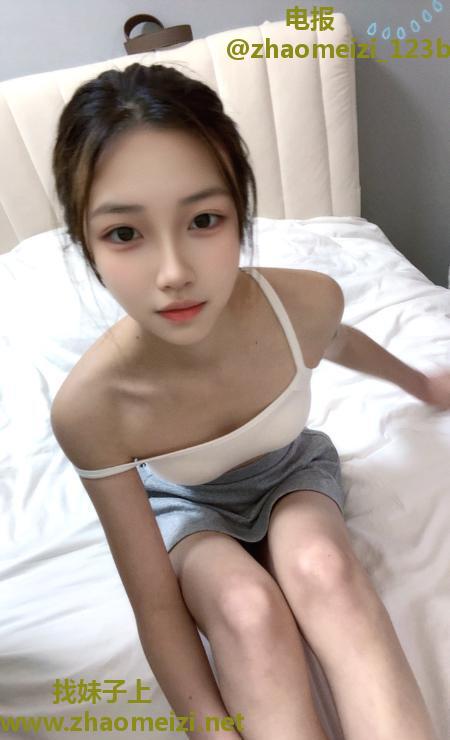 板田纯素颜学生妹