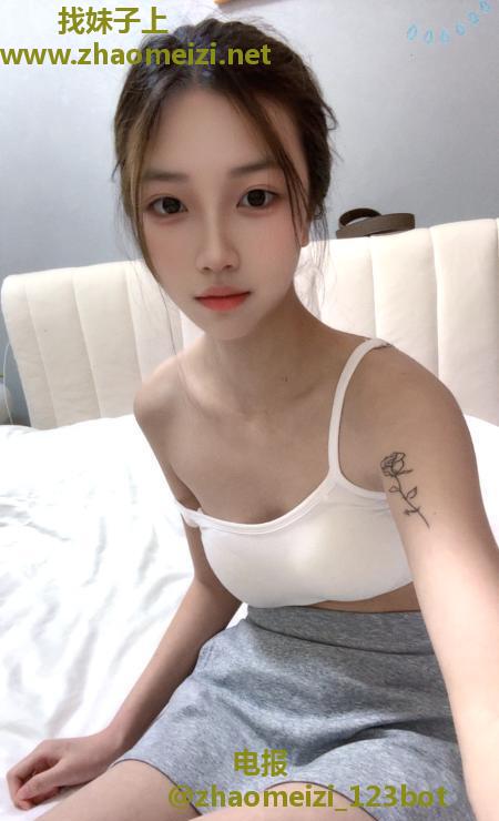 板田纯素颜学生妹