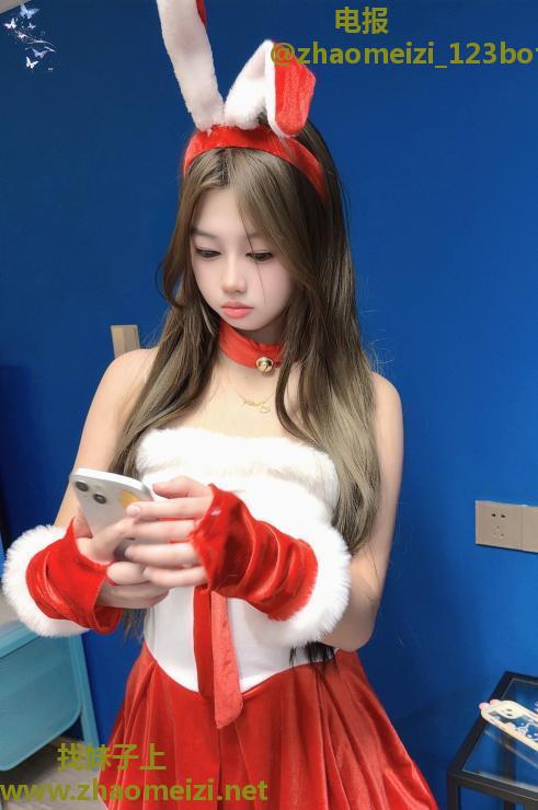 舌到饱的嫩妹萌萌