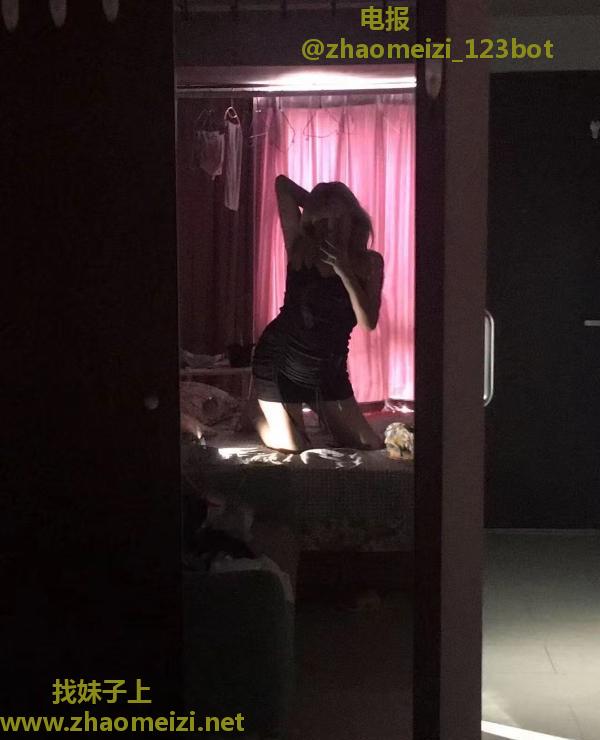 n刷巨乳肥臀小美女