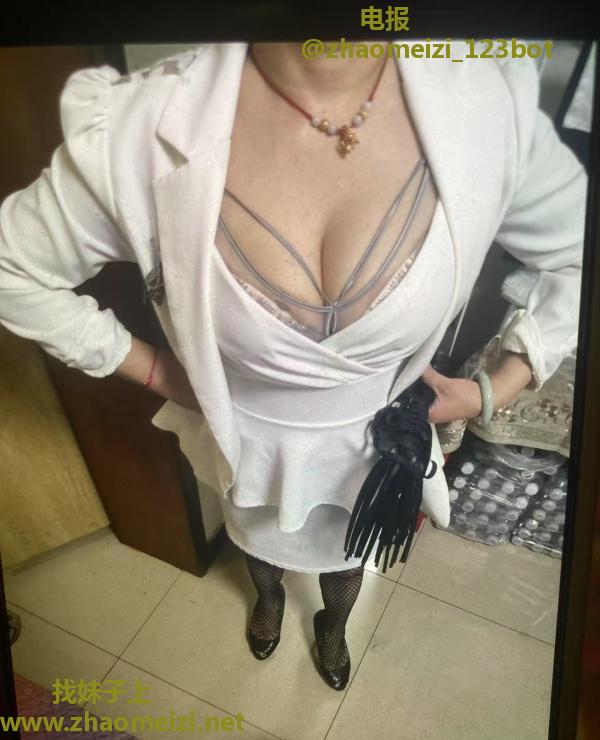 SM大胸泻火骚妇