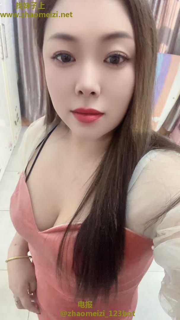 大胸肉臀骚货200泄火