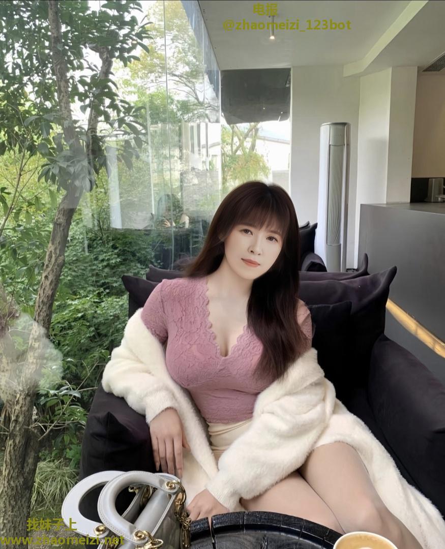 丰满sao臀熟女少妇