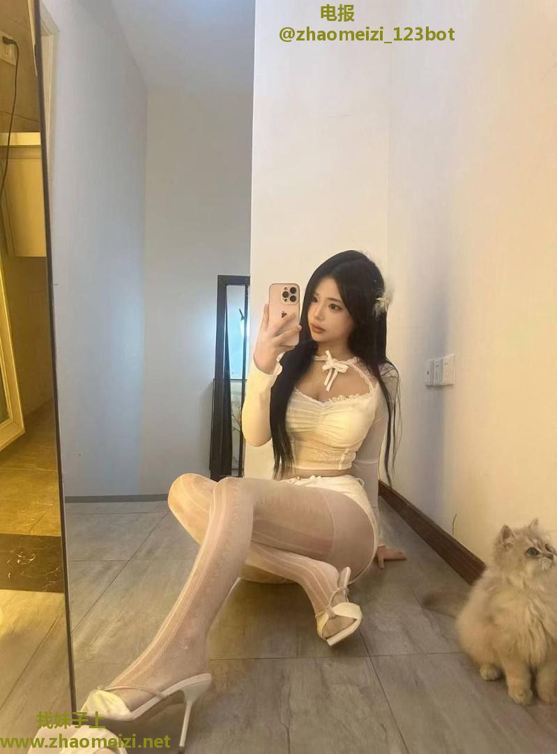 水润多汁小姐姐