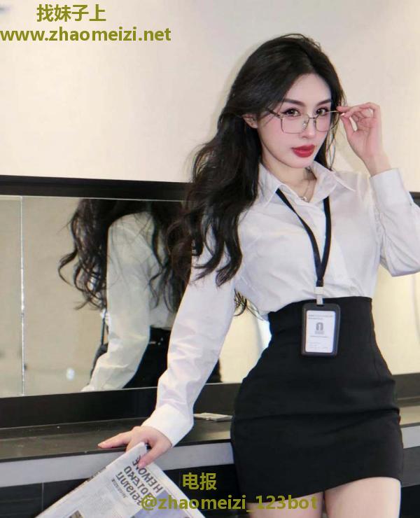 腿长腰细胸大白虎老师