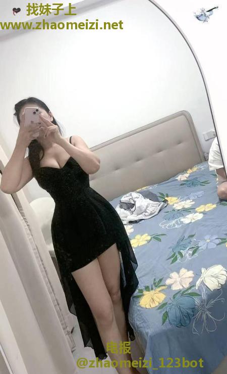 黑色情趣性感美女