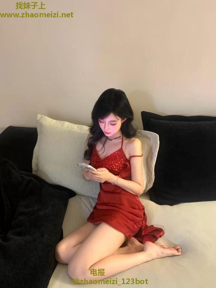 白丝袜嫩妹水多