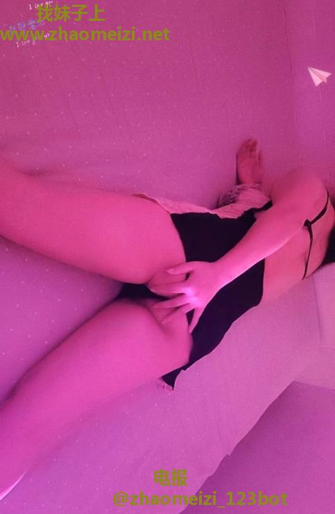 气质型翘臀小少妇