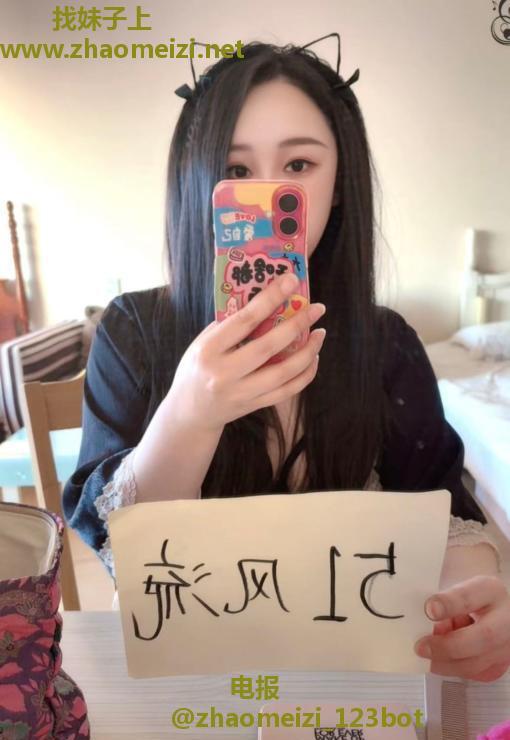 大胸少妇小姐姐