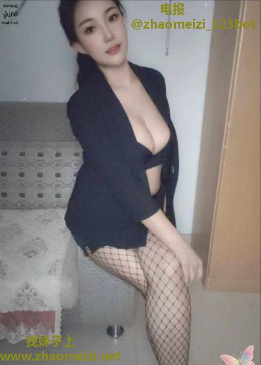 建业制服装御姐