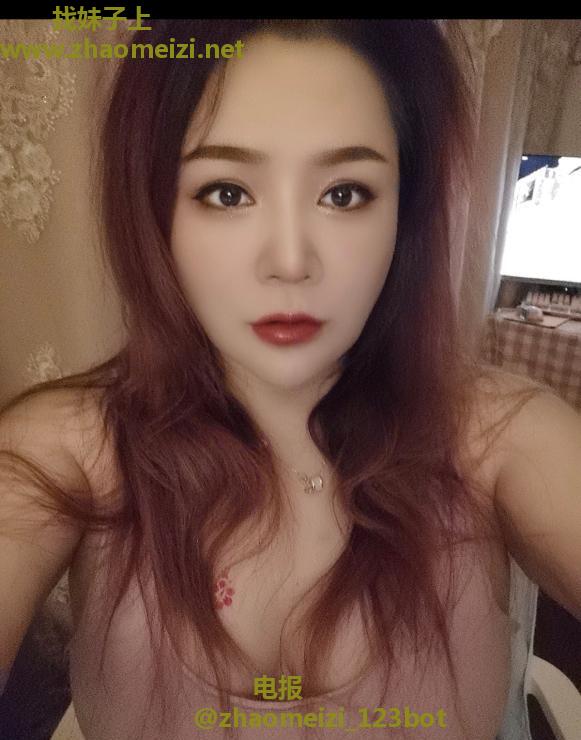 南京玄武门大奶彤彤