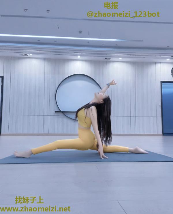 白云一字马灵灵